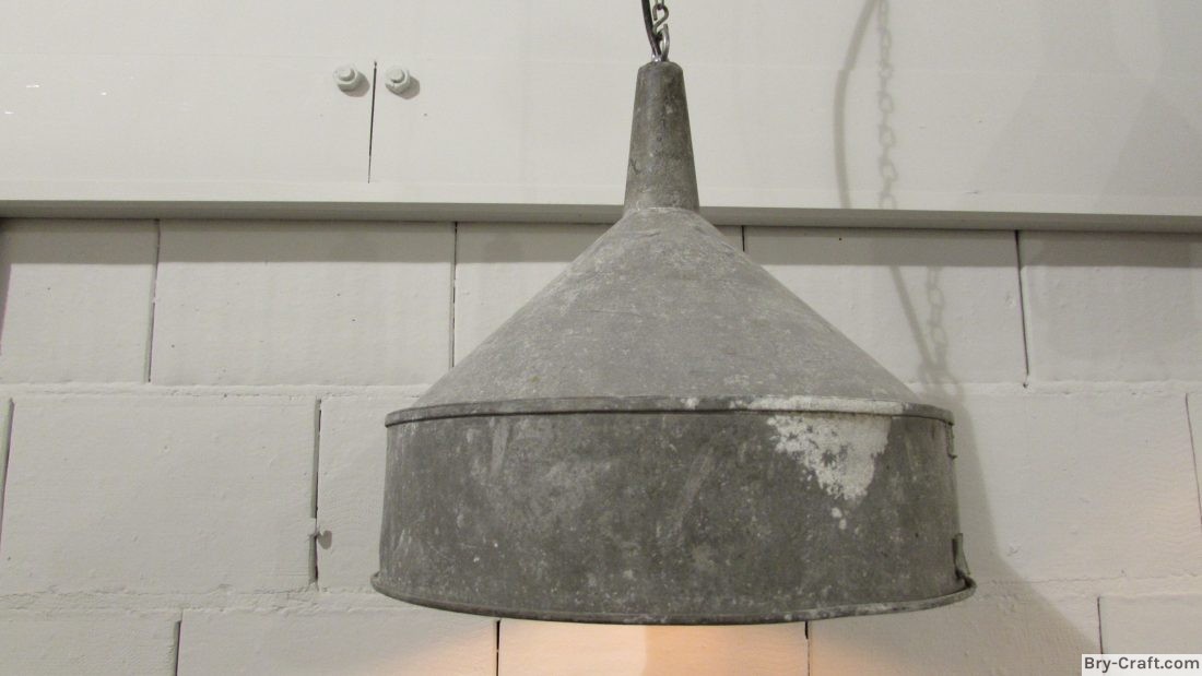 onthouden huren duurzame grondstof Zinken trechter hanglamp met mooie grijze patina, voor elk interieur.